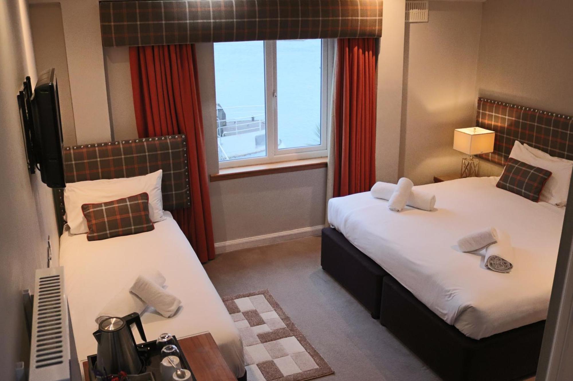 Anchor Hotel And Seabed Restaurant Тарберт Экстерьер фото