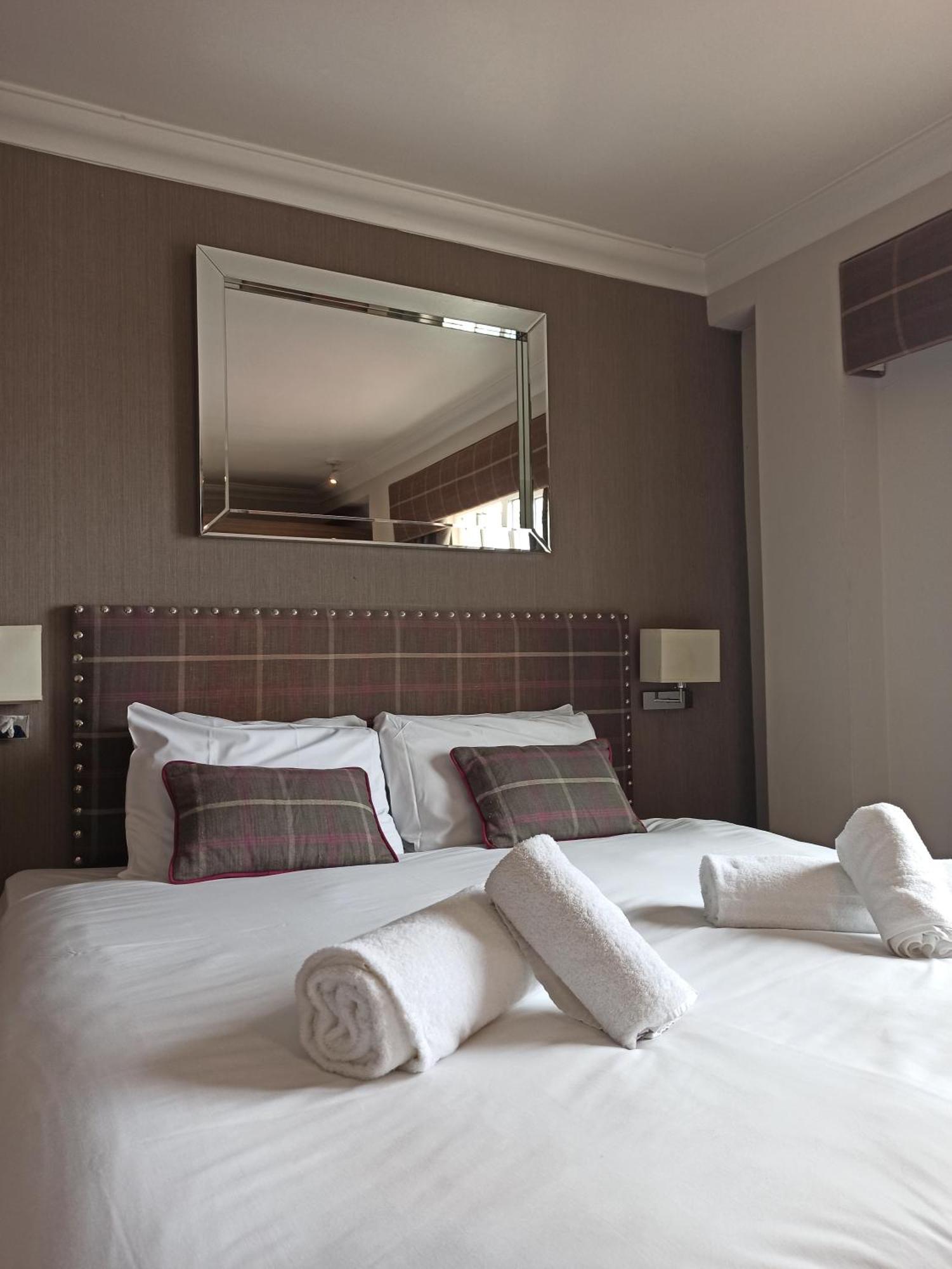 Anchor Hotel And Seabed Restaurant Тарберт Экстерьер фото
