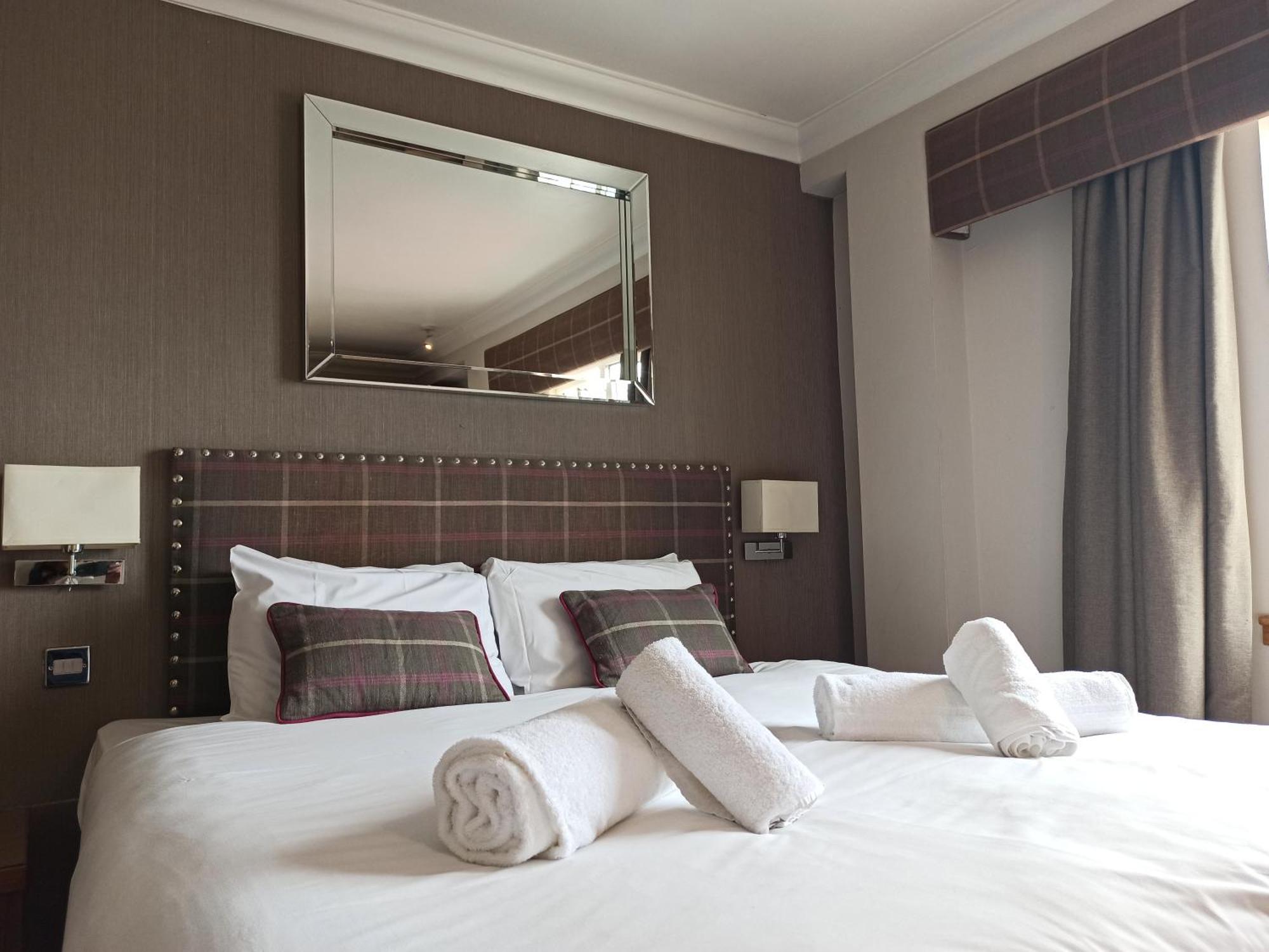 Anchor Hotel And Seabed Restaurant Тарберт Экстерьер фото