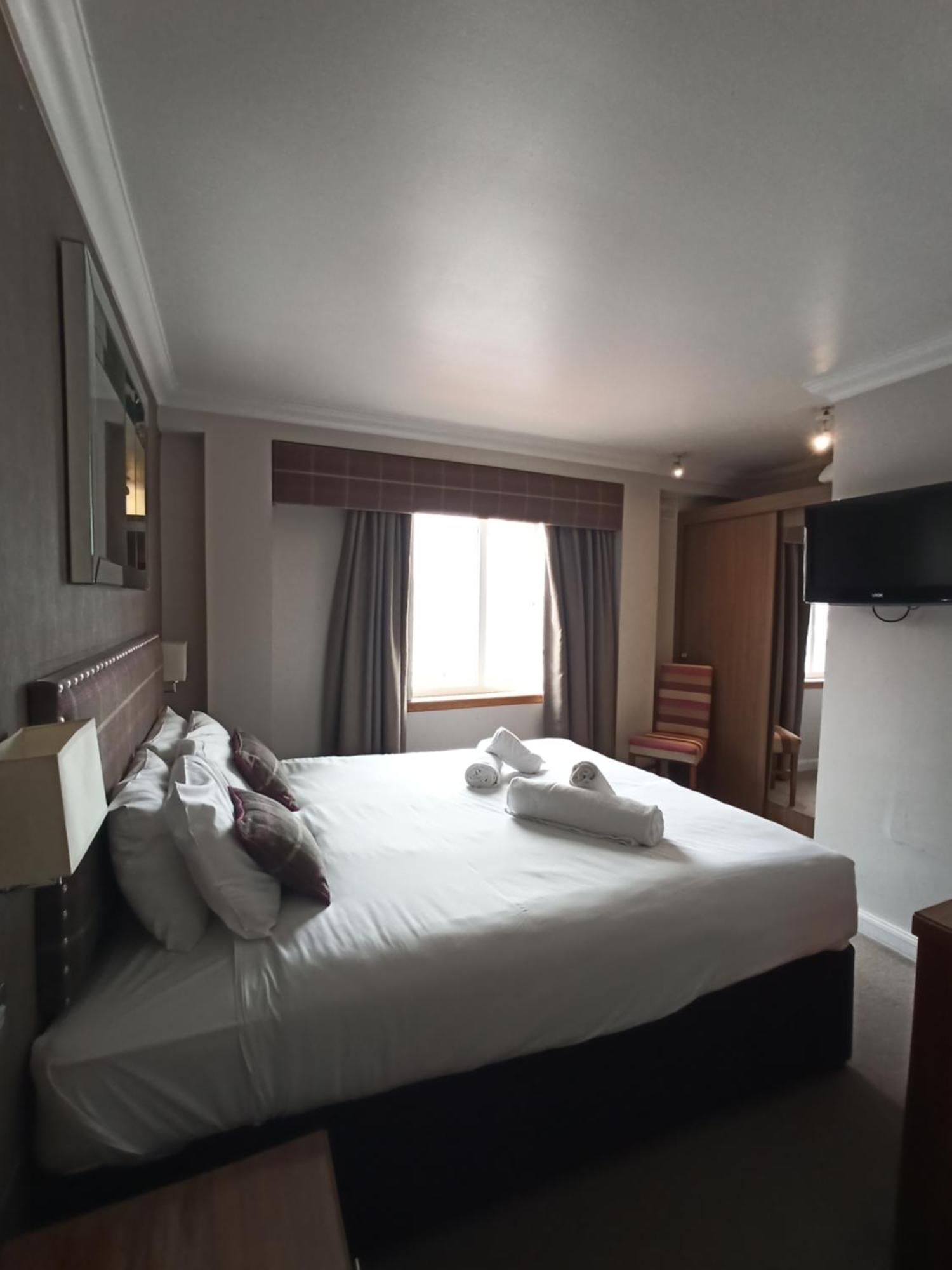 Anchor Hotel And Seabed Restaurant Тарберт Экстерьер фото