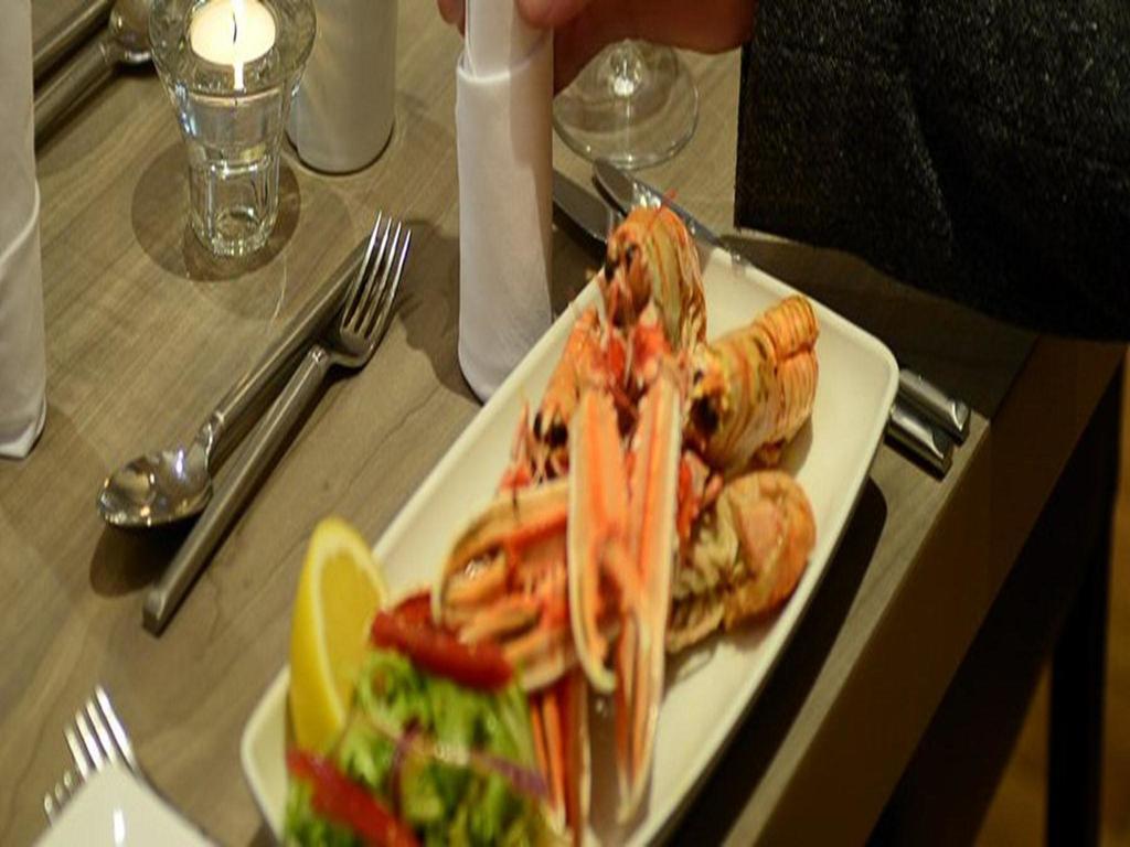 Anchor Hotel And Seabed Restaurant Тарберт Экстерьер фото